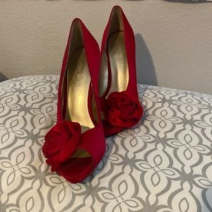 Red Nine West size 6 heels
